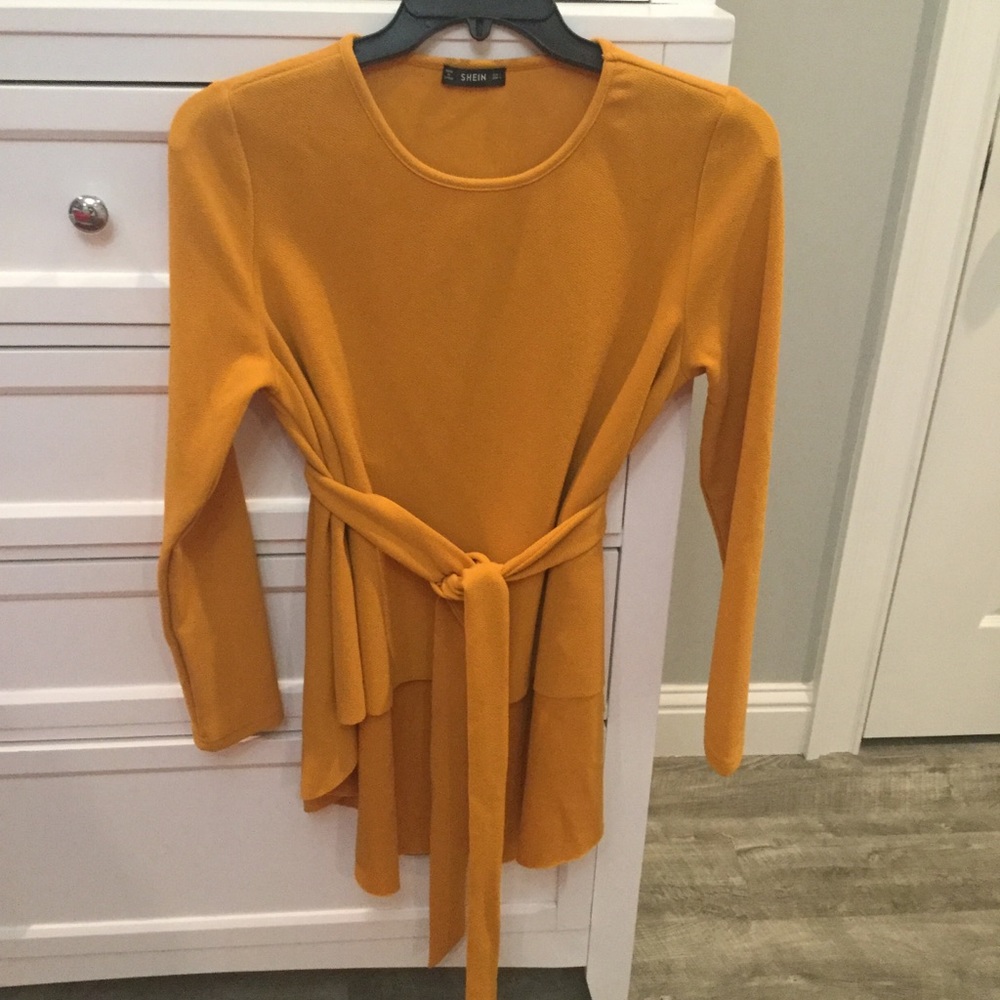 🔴SOLD🔴 Super cute mustard top!